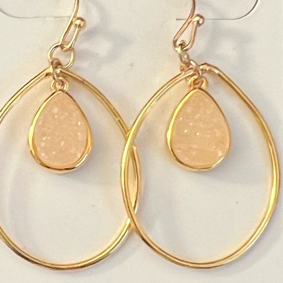 Francesca's Gold Tone Orbital French Wire Peach Druzy Dangle Earrings NWT - Picture 6 of 7